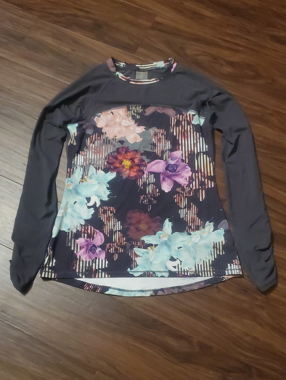 CALIA by Carrie Underwood Black Floral Long-Sleeve Crewneck Top